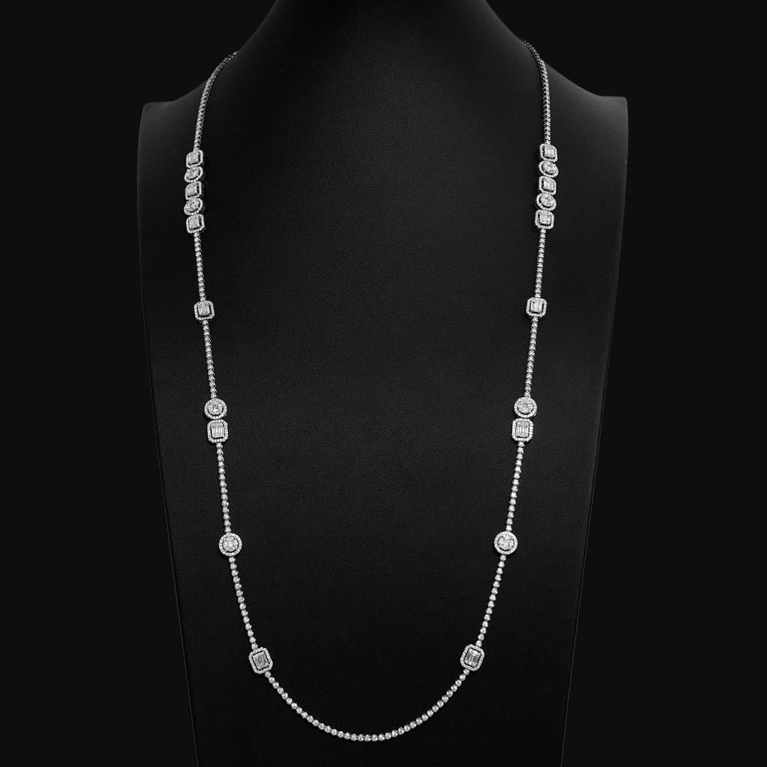 Long Extravagant Diamond Chain